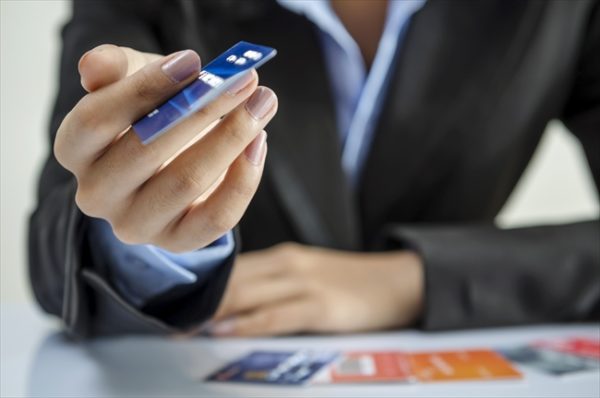 業者を利用して行うクレジットカード現金化は安全？